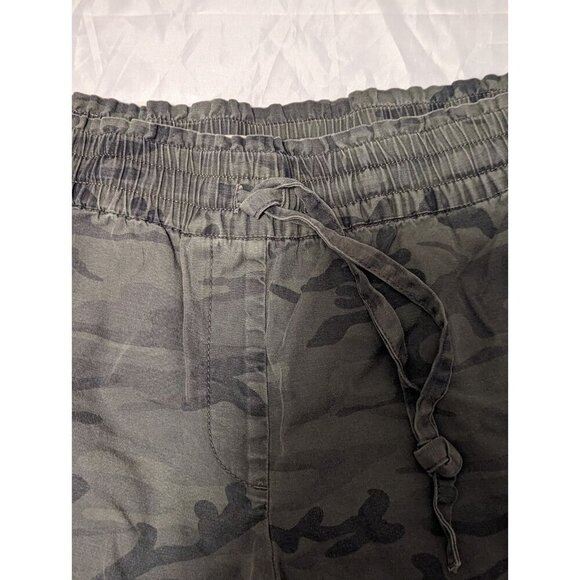 LOFT outlet Women's Size XL Faded Camo Tie Waist Shorts With Pockets - Picture 5 of 13